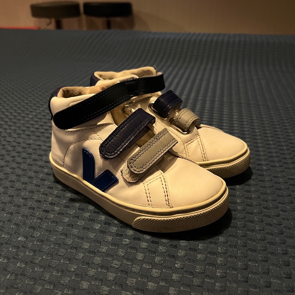 Kids VEJA shoes!